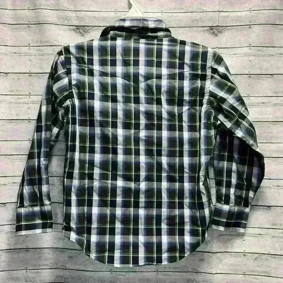 Wrangler Boys Long Sleeve Dress shirt. Size Small (5-6) A0048 - Picture 2 of 3